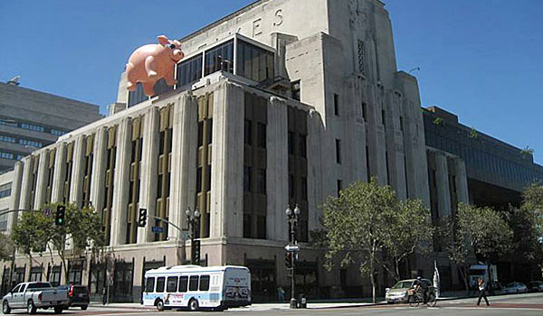 Giant inflatable pig